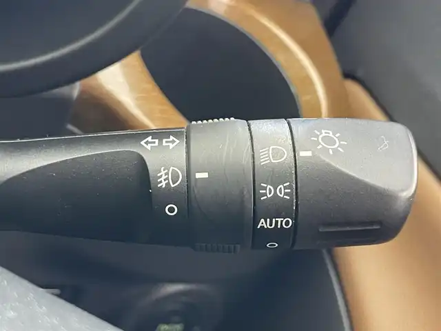 ダイハツ キャスト スタイル GプライムコレSAⅢ 愛知県 2017(平29)年 4.7万km ブラックマイカメタリック 純正８型ナビ　バックカメラ　禁煙車　ＨＤＭＩ　フルセグ　ＤＶＤ　スマアシIII　シートヒーター　ＬＥＤライト　フォグ　純正フロアマット　オートハイビーム　Ｂｌｕｅｔｏｏｔｈ　ＵＳＢ接続　衝突軽減　車線逸脱　純正１５インチAW　プッシュスタート　スマートキー