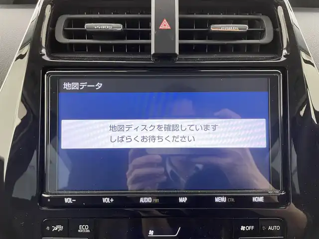 トヨタ プリウス Sツーリングセレクション 群馬県 2019(令1)年 5.9万km ホワイトパールクリスタルシャイン 純正９インチナビ（Bluetooth/フルセグTV/CD/DVD）　バックカメラ　ETC　ドライブレコーダー　トヨタセーフティセンス　オートマチックハイビーム　プリクラッシュセーフティ　レーダークルーズコントロール　レーンキープアシスト　純正１７インチアルミホイール　オートライト　オートエアコン　プッシュスタート　スマートキー