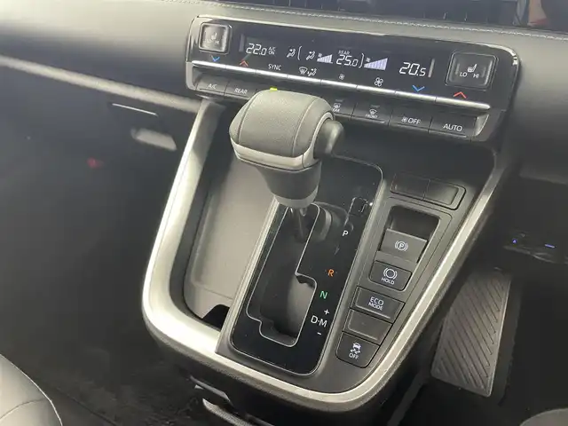 トヨタ ノア S－Z 福井県 2022(令4)年 5.1万km アティチュードブラックマイカ 禁煙車/純正ディスプレイオーディオ/(ナビ フルセグTV HDMI BT CD Miracast )/バックカメラ/ドライブレコーダー/トヨタセーフティセンス/アダプティブクルーズコントロール/レーンディパーチャーアラート/プリクラッシュセーフティ/プロアクティブドライビングアシスト/パーキングサポートブレーキ/クリアランスソナー/ロードサインアシスト/オートマチックハイビーム/先行車発進告知/両側パワースライドドア/ハーフレザーシート/前席シートヒーター/ステアリングスイッチ/ウォークスルー/2列目サンシェード/ビルトインETC2.0/LEDヘッドライト/オートライト/リアフォグランプ/電動格納ミラー/ウィンカーミラー/電動ホールド/オートホールド/純正OP17インチAW/純正フロアマット/純正ドアバイザー/プッシュスタート/スマートキー/スペアキー1本/取扱説明書