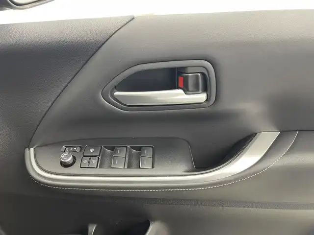 トヨタ ノア S－Z 福井県 2022(令4)年 5.1万km アティチュードブラックマイカ 禁煙車/純正ディスプレイオーディオ/(ナビ フルセグTV HDMI BT CD Miracast )/バックカメラ/ドライブレコーダー/トヨタセーフティセンス/アダプティブクルーズコントロール/レーンディパーチャーアラート/プリクラッシュセーフティ/プロアクティブドライビングアシスト/パーキングサポートブレーキ/クリアランスソナー/ロードサインアシスト/オートマチックハイビーム/先行車発進告知/両側パワースライドドア/ハーフレザーシート/前席シートヒーター/ステアリングスイッチ/ウォークスルー/2列目サンシェード/ビルトインETC2.0/LEDヘッドライト/オートライト/リアフォグランプ/電動格納ミラー/ウィンカーミラー/電動ホールド/オートホールド/純正OP17インチAW/純正フロアマット/純正ドアバイザー/プッシュスタート/スマートキー/スペアキー1本/取扱説明書