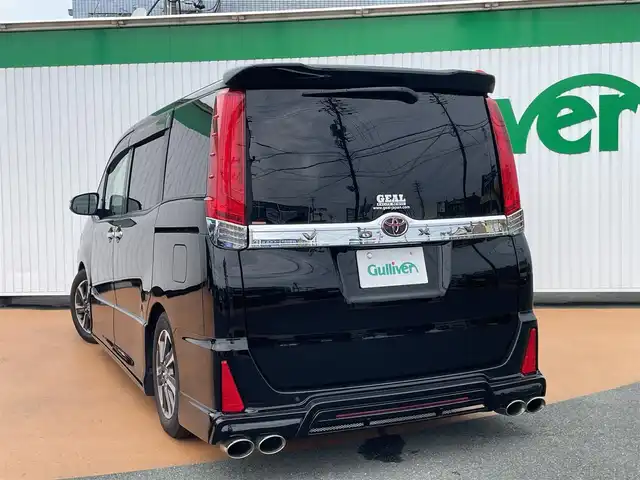 トヨタ ヴォクシー ZS 煌Ⅲ 三重県 2021(令3)年 2万km ブラック トヨタセーフティセンス/・プリクラッシュセーフティ/カロッツェリアメモリナビ/・DVD.CD。SD.Bluetooth/・SD.フルセグTV/・バックカメラ/両側パワースライドドア/205/60R16タイヤ/・16インチ純正アルミ/LEDヘッドライト/オートライト/フロントフォグランプ/・オートハイビーム/・アイドリングストップ/スマートキー/プッシュスタート