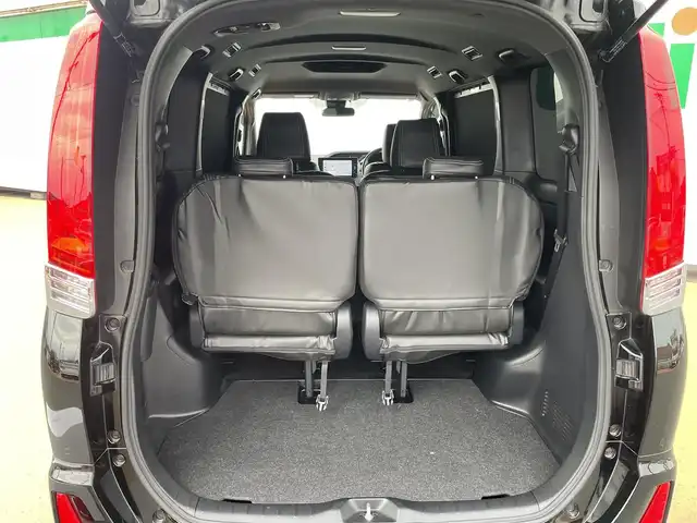トヨタ ヴォクシー ZS 煌Ⅲ 三重県 2021(令3)年 2万km ブラック トヨタセーフティセンス/・プリクラッシュセーフティ/カロッツェリアメモリナビ/・DVD.CD。SD.Bluetooth/・SD.フルセグTV/・バックカメラ/両側パワースライドドア/205/60R16タイヤ/・16インチ純正アルミ/LEDヘッドライト/オートライト/フロントフォグランプ/・オートハイビーム/・アイドリングストップ/スマートキー/プッシュスタート