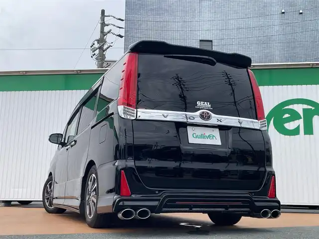 トヨタ ヴォクシー ZS 煌Ⅲ 三重県 2021(令3)年 2万km ブラック トヨタセーフティセンス/・プリクラッシュセーフティ/カロッツェリアメモリナビ/・DVD.CD。SD.Bluetooth/・SD.フルセグTV/・バックカメラ/両側パワースライドドア/205/60R16タイヤ/・16インチ純正アルミ/LEDヘッドライト/オートライト/フロントフォグランプ/・オートハイビーム/・アイドリングストップ/スマートキー/プッシュスタート