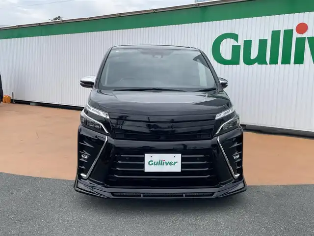 トヨタ ヴォクシー ZS 煌Ⅲ 三重県 2021(令3)年 2万km ブラック トヨタセーフティセンス/・プリクラッシュセーフティ/カロッツェリアメモリナビ/・DVD.CD。SD.Bluetooth/・SD.フルセグTV/・バックカメラ/両側パワースライドドア/205/60R16タイヤ/・16インチ純正アルミ/LEDヘッドライト/オートライト/フロントフォグランプ/・オートハイビーム/・アイドリングストップ/スマートキー/プッシュスタート