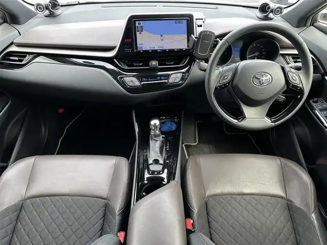 トヨタ Ｃ－ＨＲ G 島根県 2018(平30)年 5.1万km ホワイトパールクリスタルシャイン ワンオーナー/トヨタセーフティセンス/純正9インチナビ/CD/DVD/Bluetooth/フルセグTV/バックカメラ/モデリスタエアロ/クリアランスソナー/BSM/レーンディパーチャーアラート/ハーフレザー調シート/シートヒーター /LEDオートライト/オートマチックハイビーム/ビルトインETC/純正18インチアルミホイール/社外16インチAW付スタッドレス車載/スマートキー/スペアキー×1/プッシュスタート /純正フロアマット/取扱説明書/保証書