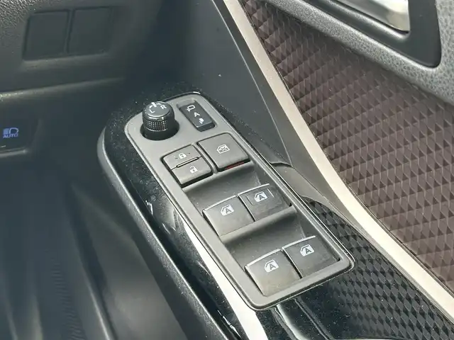 トヨタ Ｃ－ＨＲ G 島根県 2018(平30)年 5.1万km ホワイトパールクリスタルシャイン ワンオーナー/トヨタセーフティセンス/純正9インチナビ/CD/DVD/Bluetooth/フルセグTV/バックカメラ/モデリスタエアロ/クリアランスソナー/BSM/レーンディパーチャーアラート/ハーフレザー調シート/シートヒーター /LEDオートライト/オートマチックハイビーム/ビルトインETC/純正18インチアルミホイール/社外16インチAW付スタッドレス車載/スマートキー/スペアキー×1/プッシュスタート /純正フロアマット/取扱説明書/保証書