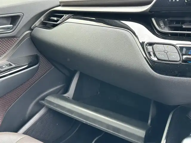 トヨタ Ｃ－ＨＲ G 島根県 2018(平30)年 5.1万km ホワイトパールクリスタルシャイン ワンオーナー/トヨタセーフティセンス/純正9インチナビ/CD/DVD/Bluetooth/フルセグTV/バックカメラ/モデリスタエアロ/クリアランスソナー/BSM/レーンディパーチャーアラート/ハーフレザー調シート/シートヒーター /LEDオートライト/オートマチックハイビーム/ビルトインETC/純正18インチアルミホイール/社外16インチAW付スタッドレス車載/スマートキー/スペアキー×1/プッシュスタート /純正フロアマット/取扱説明書/保証書