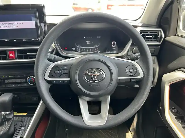 トヨタ ライズ G 静岡県 2020(令2)年 2.8万km ナチュラルベージュマイカM 純正9インチナビ/フルセグTV(走行中視聴可能)/DVD再生機能/ビルトインETC/オートエアコン/アイドリングストップ/ドラレコ(前のみ)/パノラミックビューカメラ/純正16インチアルミホイール/LEDライト/横滑り防止機能/衝突被害軽減システム/純正フロアマット/盗難防止装置
