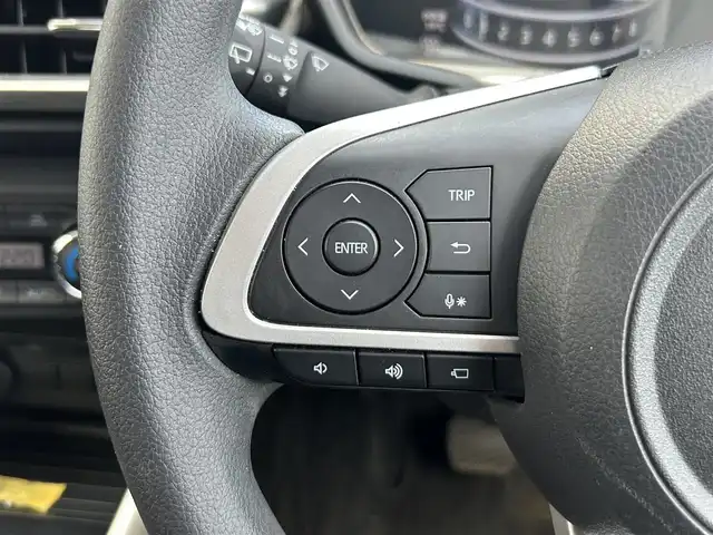 トヨタ ライズ G 静岡県 2020(令2)年 2.8万km ナチュラルベージュマイカM 純正9インチナビ/フルセグTV(走行中視聴可能)/DVD再生機能/ビルトインETC/オートエアコン/アイドリングストップ/ドラレコ(前のみ)/パノラミックビューカメラ/純正16インチアルミホイール/LEDライト/横滑り防止機能/衝突被害軽減システム/純正フロアマット/盗難防止装置