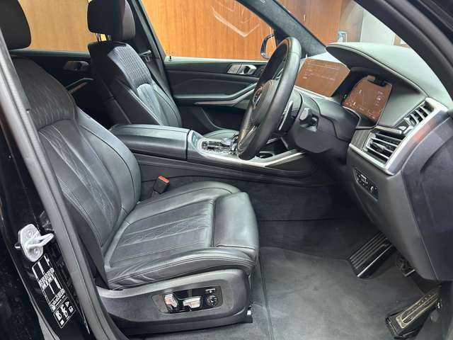 ＢＭＷ Ｘ７ xDrive35d Mスポーツ 千葉県 2020(令2)年 4.4万km サファイアブラックP ６人乗り２列目コンフォートシート　/ウェルネスＰＫＧ　/スカイラウンジパノラマＳＲ　/革シート　/ナビ　/ＴＶ　/３６０°ｈａｒｍａｎｋａｒｄｏｎサウンド　/ＯＰ２２インチＡＷ　/レーザービーム　/ディスプレイキー