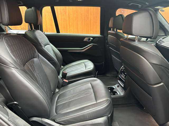 ＢＭＷ Ｘ７ xDrive35d Mスポーツ 千葉県 2020(令2)年 4.4万km サファイアブラックP ６人乗り２列目コンフォートシート　/ウェルネスＰＫＧ　/スカイラウンジパノラマＳＲ　/革シート　/ナビ　/ＴＶ　/３６０°ｈａｒｍａｎｋａｒｄｏｎサウンド　/ＯＰ２２インチＡＷ　/レーザービーム　/ディスプレイキー