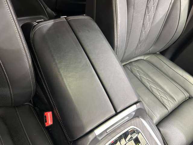 ＢＭＷ Ｘ７ xDrive35d Mスポーツ 千葉県 2020(令2)年 4.4万km サファイアブラックP ６人乗り２列目コンフォートシート　/ウェルネスＰＫＧ　/スカイラウンジパノラマＳＲ　/革シート　/ナビ　/ＴＶ　/３６０°ｈａｒｍａｎｋａｒｄｏｎサウンド　/ＯＰ２２インチＡＷ　/レーザービーム　/ディスプレイキー