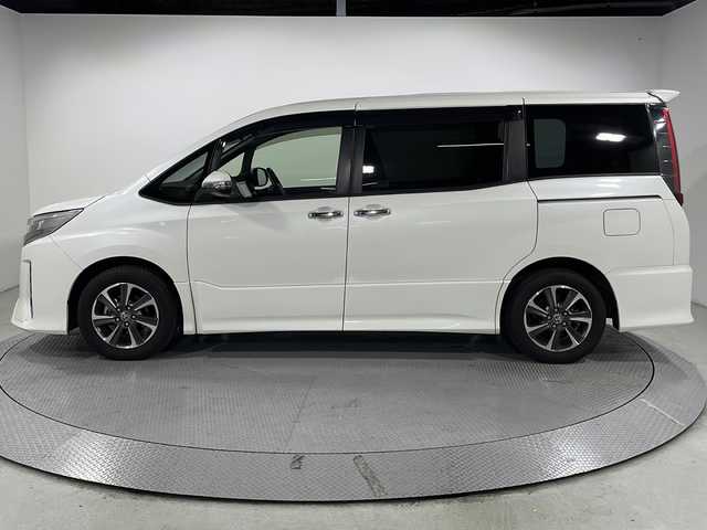 トヨタ ノア Si ダブルバイビーⅡ 広島県 2020(令2)年 5.7万km ホワイトパールクリスタルシャイン 純正10型ナビ/純正フリップダウンモニター/両側パワースライドドア/バックカメラ/クルーズコントロール/クリアランスソナー/セーフティセンス/・プリクラッシュセーフティ/・レーンディパーチャーアラート/・オートマチックハイビーム/LEDヘッドランプ/純正16インチAW/ETC/ドライブレコーダー