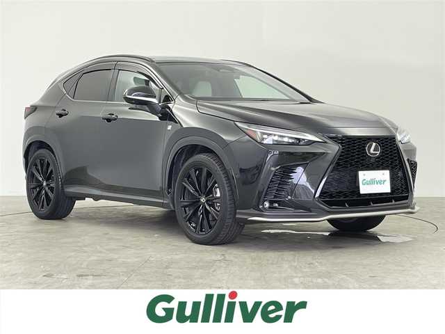 レクサス ＮＸ 350h Fスポーツ 千葉県 2021(令3)年 3万km グラファイトブラックガラスフレーク セーフティシステムプラス/・プリクラッシュセーフティ/・レーントレーシングアシスト/・ロードサインアシスト/・ドライバー異常時対応システム/・プロアクティブドライビングアシスト/・オートマチックハイビーム/・レーダークルーズコントロール/・レーンチェンジアシスト/・発進遅れ告知機能/純正14インチディスプレイオーディオ/・ナビ機能/・フルセグTV/・Bluetoothオーディオ接続/パノラミックビューモニター/パノラマルーフ/白黒コンビレザーシート/3眼フルLEDヘッドライト/ブラインドスポットモニター/パワーバックドア/AC100V電源 1500w