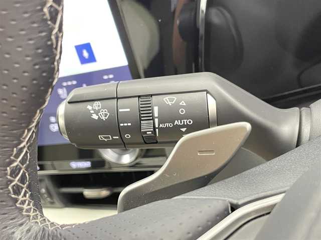 レクサス ＮＸ 350h Fスポーツ 千葉県 2021(令3)年 3万km グラファイトブラックガラスフレーク セーフティシステムプラス/・プリクラッシュセーフティ/・レーントレーシングアシスト/・ロードサインアシスト/・ドライバー異常時対応システム/・プロアクティブドライビングアシスト/・オートマチックハイビーム/・レーダークルーズコントロール/・レーンチェンジアシスト/・発進遅れ告知機能/純正14インチディスプレイオーディオ/・ナビ機能/・フルセグTV/・Bluetoothオーディオ接続/パノラミックビューモニター/パノラマルーフ/白黒コンビレザーシート/3眼フルLEDヘッドライト/ブラインドスポットモニター/パワーバックドア/AC100V電源 1500w