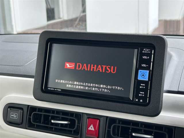 ダイハツ ムーヴ キャンバス ストライプス G 静岡県 2024(令6)年 0.2万km シャイニングホワイトパール/レイクブルーメタリック スマートアシスト/純正メモリーナビ/ＤＶＤ再生/フルセグＴＶ/ＢＴオーディオ/バックカメラ/シートヒーター/両側電動スライドドア/ＬＥＤヘッド/オートハイビーム/フォグライト/保温機能付きホットカップホルダー/純正フロアマット