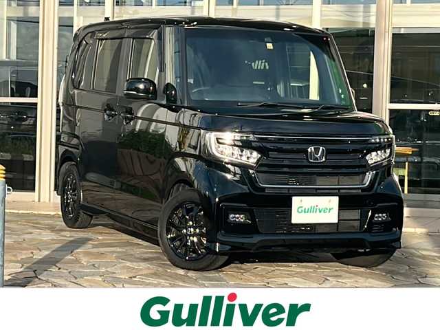 ホンダ Ｎ ＢＯＸ カスタム L スタイル+ブラック 静岡県 2022(令4)年 1.4万km クリスタルブラックパール ケンウッドナビ/・SD/・内蔵メモリ/・CD/DVD/・FM/AM/・フルセグTV/・Bluetooth/ホンダセンシング/●衝突軽減ブレーキ（CMBS）/●誤発進抑制機能/●歩行者事故低減ステアリング/●路外逸脱抑制機能/●渋滞追従機能付アダプティブクルーズコントロール（ACC）/●車線維持支援システム（LKAS）/●先行車発進お知らせ機能/●標識認識機能/●後方誤発進抑制機能/●オートハイビーム/主要装備/・バックカメラ/・運転席＋助手席シートヒーター/・ＥＴＣ/・コーナーセンサー/・ブレーキホールド/・電動パーキングブレーキ/・両側パワースライドドア/・サイドカーテンエアバッグ/・アレルクリーンプラスシート/・ブラック塗装純正14インチアルミ