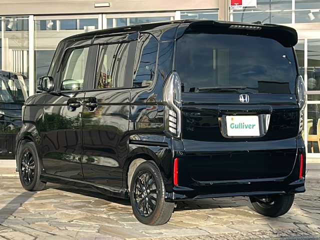 ホンダ Ｎ ＢＯＸ カスタム L スタイル+ブラック 静岡県 2022(令4)年 1.4万km クリスタルブラックパール ケンウッドナビ/・SD/・内蔵メモリ/・CD/DVD/・FM/AM/・フルセグTV/・Bluetooth/ホンダセンシング/●衝突軽減ブレーキ（CMBS）/●誤発進抑制機能/●歩行者事故低減ステアリング/●路外逸脱抑制機能/●渋滞追従機能付アダプティブクルーズコントロール（ACC）/●車線維持支援システム（LKAS）/●先行車発進お知らせ機能/●標識認識機能/●後方誤発進抑制機能/●オートハイビーム/主要装備/・バックカメラ/・運転席＋助手席シートヒーター/・ＥＴＣ/・コーナーセンサー/・ブレーキホールド/・電動パーキングブレーキ/・両側パワースライドドア/・サイドカーテンエアバッグ/・アレルクリーンプラスシート/・ブラック塗装純正14インチアルミ