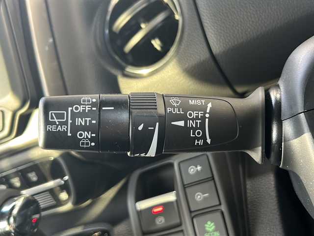 ホンダ Ｎ ＢＯＸ カスタム L スタイル+ブラック 静岡県 2022(令4)年 1.4万km クリスタルブラックパール ケンウッドナビ/・SD/・内蔵メモリ/・CD/DVD/・FM/AM/・フルセグTV/・Bluetooth/ホンダセンシング/●衝突軽減ブレーキ（CMBS）/●誤発進抑制機能/●歩行者事故低減ステアリング/●路外逸脱抑制機能/●渋滞追従機能付アダプティブクルーズコントロール（ACC）/●車線維持支援システム（LKAS）/●先行車発進お知らせ機能/●標識認識機能/●後方誤発進抑制機能/●オートハイビーム/主要装備/・バックカメラ/・運転席＋助手席シートヒーター/・ＥＴＣ/・コーナーセンサー/・ブレーキホールド/・電動パーキングブレーキ/・両側パワースライドドア/・サイドカーテンエアバッグ/・アレルクリーンプラスシート/・ブラック塗装純正14インチアルミ