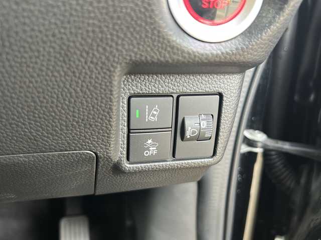 ホンダ Ｎ ＢＯＸ カスタム L スタイル+ブラック 静岡県 2022(令4)年 1.4万km クリスタルブラックパール ケンウッドナビ/・SD/・内蔵メモリ/・CD/DVD/・FM/AM/・フルセグTV/・Bluetooth/ホンダセンシング/●衝突軽減ブレーキ（CMBS）/●誤発進抑制機能/●歩行者事故低減ステアリング/●路外逸脱抑制機能/●渋滞追従機能付アダプティブクルーズコントロール（ACC）/●車線維持支援システム（LKAS）/●先行車発進お知らせ機能/●標識認識機能/●後方誤発進抑制機能/●オートハイビーム/主要装備/・バックカメラ/・運転席＋助手席シートヒーター/・ＥＴＣ/・コーナーセンサー/・ブレーキホールド/・電動パーキングブレーキ/・両側パワースライドドア/・サイドカーテンエアバッグ/・アレルクリーンプラスシート/・ブラック塗装純正14インチアルミ