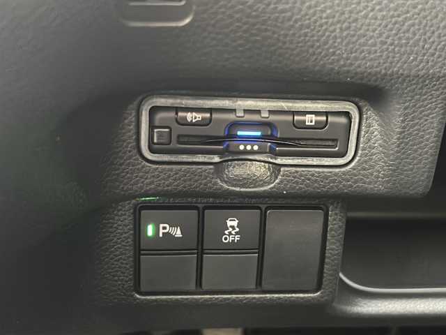 ホンダ Ｎ ＢＯＸ カスタム L スタイル+ブラック 静岡県 2022(令4)年 1.4万km クリスタルブラックパール ケンウッドナビ/・SD/・内蔵メモリ/・CD/DVD/・FM/AM/・フルセグTV/・Bluetooth/ホンダセンシング/●衝突軽減ブレーキ（CMBS）/●誤発進抑制機能/●歩行者事故低減ステアリング/●路外逸脱抑制機能/●渋滞追従機能付アダプティブクルーズコントロール（ACC）/●車線維持支援システム（LKAS）/●先行車発進お知らせ機能/●標識認識機能/●後方誤発進抑制機能/●オートハイビーム/主要装備/・バックカメラ/・運転席＋助手席シートヒーター/・ＥＴＣ/・コーナーセンサー/・ブレーキホールド/・電動パーキングブレーキ/・両側パワースライドドア/・サイドカーテンエアバッグ/・アレルクリーンプラスシート/・ブラック塗装純正14インチアルミ