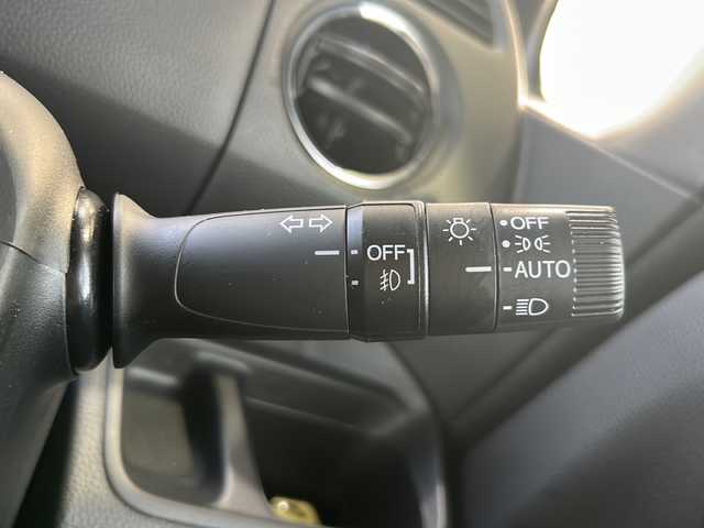 ホンダ Ｎ ＢＯＸ カスタム L スタイル+ブラック 静岡県 2022(令4)年 1.4万km クリスタルブラックパール ケンウッドナビ/・SD/・内蔵メモリ/・CD/DVD/・FM/AM/・フルセグTV/・Bluetooth/ホンダセンシング/●衝突軽減ブレーキ（CMBS）/●誤発進抑制機能/●歩行者事故低減ステアリング/●路外逸脱抑制機能/●渋滞追従機能付アダプティブクルーズコントロール（ACC）/●車線維持支援システム（LKAS）/●先行車発進お知らせ機能/●標識認識機能/●後方誤発進抑制機能/●オートハイビーム/主要装備/・バックカメラ/・運転席＋助手席シートヒーター/・ＥＴＣ/・コーナーセンサー/・ブレーキホールド/・電動パーキングブレーキ/・両側パワースライドドア/・サイドカーテンエアバッグ/・アレルクリーンプラスシート/・ブラック塗装純正14インチアルミ