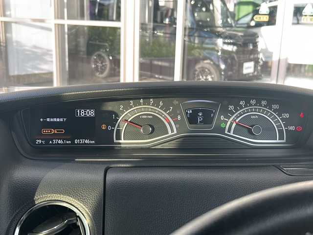 ホンダ Ｎ ＢＯＸ カスタム L スタイル+ブラック 静岡県 2022(令4)年 1.4万km クリスタルブラックパール ケンウッドナビ/・SD/・内蔵メモリ/・CD/DVD/・FM/AM/・フルセグTV/・Bluetooth/ホンダセンシング/●衝突軽減ブレーキ（CMBS）/●誤発進抑制機能/●歩行者事故低減ステアリング/●路外逸脱抑制機能/●渋滞追従機能付アダプティブクルーズコントロール（ACC）/●車線維持支援システム（LKAS）/●先行車発進お知らせ機能/●標識認識機能/●後方誤発進抑制機能/●オートハイビーム/主要装備/・バックカメラ/・運転席＋助手席シートヒーター/・ＥＴＣ/・コーナーセンサー/・ブレーキホールド/・電動パーキングブレーキ/・両側パワースライドドア/・サイドカーテンエアバッグ/・アレルクリーンプラスシート/・ブラック塗装純正14インチアルミ