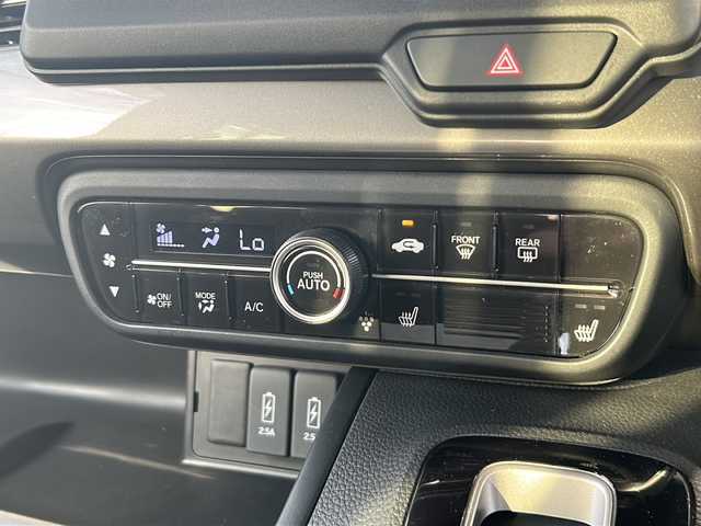 ホンダ Ｎ ＢＯＸ カスタム L スタイル+ブラック 静岡県 2022(令4)年 1.4万km クリスタルブラックパール ケンウッドナビ/・SD/・内蔵メモリ/・CD/DVD/・FM/AM/・フルセグTV/・Bluetooth/ホンダセンシング/●衝突軽減ブレーキ（CMBS）/●誤発進抑制機能/●歩行者事故低減ステアリング/●路外逸脱抑制機能/●渋滞追従機能付アダプティブクルーズコントロール（ACC）/●車線維持支援システム（LKAS）/●先行車発進お知らせ機能/●標識認識機能/●後方誤発進抑制機能/●オートハイビーム/主要装備/・バックカメラ/・運転席＋助手席シートヒーター/・ＥＴＣ/・コーナーセンサー/・ブレーキホールド/・電動パーキングブレーキ/・両側パワースライドドア/・サイドカーテンエアバッグ/・アレルクリーンプラスシート/・ブラック塗装純正14インチアルミ