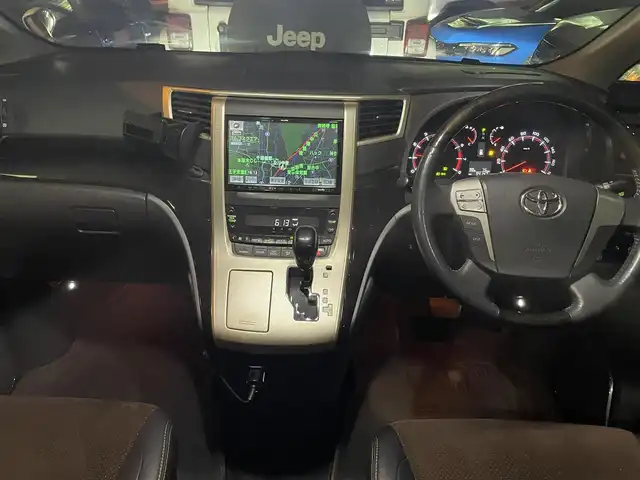 トヨタ アルファード 240S タイプゴールド 神奈川県 2013(平25)年 9.5万km ホワイトパールクリスタルシャイン サンルーフ/社外フリップダウン/横滑り防止装置/電動リアゲート/両側パワースライドドア/社外ナビ（avn-zx02i）/フルセグTV/BT/CD/DVD/FM/AM/キセノンヘッドライト/オートライト/フォグランプ/社外AW付き冬タイヤあり/ドラレコ/ETC