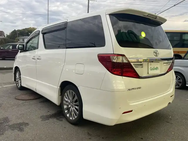 トヨタ アルファード 240S タイプゴールド 神奈川県 2013(平25)年 9.5万km ホワイトパールクリスタルシャイン サンルーフ/社外フリップダウン/横滑り防止装置/電動リアゲート/両側パワースライドドア/社外ナビ（avn-zx02i）/フルセグTV/BT/CD/DVD/FM/AM/キセノンヘッドライト/オートライト/フォグランプ/社外AW付き冬タイヤあり/ドラレコ/ETC