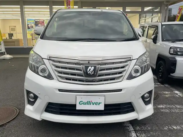 トヨタ アルファード 240S タイプゴールド 神奈川県 2013(平25)年 9.5万km ホワイトパールクリスタルシャイン サンルーフ/社外フリップダウン/横滑り防止装置/電動リアゲート/両側パワースライドドア/社外ナビ（avn-zx02i）/フルセグTV/BT/CD/DVD/FM/AM/キセノンヘッドライト/オートライト/フォグランプ/社外AW付き冬タイヤあり/ドラレコ/ETC