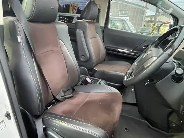 トヨタ アルファード 240S タイプゴールド 神奈川県 2013(平25)年 9.5万km ホワイトパールクリスタルシャイン サンルーフ/社外フリップダウン/横滑り防止装置/電動リアゲート/両側パワースライドドア/社外ナビ（avn-zx02i）/フルセグTV/BT/CD/DVD/FM/AM/キセノンヘッドライト/オートライト/フォグランプ/社外AW付き冬タイヤあり/ドラレコ/ETC