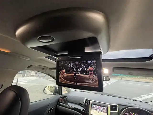 トヨタ アルファード 240S タイプゴールド 神奈川県 2013(平25)年 9.5万km ホワイトパールクリスタルシャイン サンルーフ/社外フリップダウン/横滑り防止装置/電動リアゲート/両側パワースライドドア/社外ナビ（avn-zx02i）/フルセグTV/BT/CD/DVD/FM/AM/キセノンヘッドライト/オートライト/フォグランプ/社外AW付き冬タイヤあり/ドラレコ/ETC