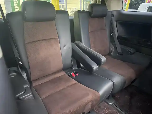 トヨタ アルファード 240S タイプゴールド 神奈川県 2013(平25)年 9.5万km ホワイトパールクリスタルシャイン サンルーフ/社外フリップダウン/横滑り防止装置/電動リアゲート/両側パワースライドドア/社外ナビ（avn-zx02i）/フルセグTV/BT/CD/DVD/FM/AM/キセノンヘッドライト/オートライト/フォグランプ/社外AW付き冬タイヤあり/ドラレコ/ETC