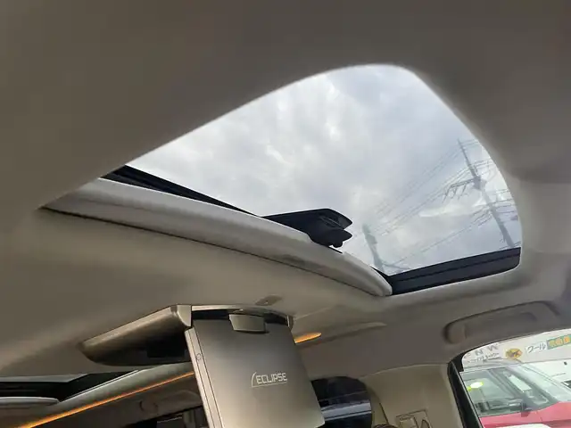 トヨタ アルファード 240S タイプゴールド 神奈川県 2013(平25)年 9.5万km ホワイトパールクリスタルシャイン サンルーフ/社外フリップダウン/横滑り防止装置/電動リアゲート/両側パワースライドドア/社外ナビ（avn-zx02i）/フルセグTV/BT/CD/DVD/FM/AM/キセノンヘッドライト/オートライト/フォグランプ/社外AW付き冬タイヤあり/ドラレコ/ETC