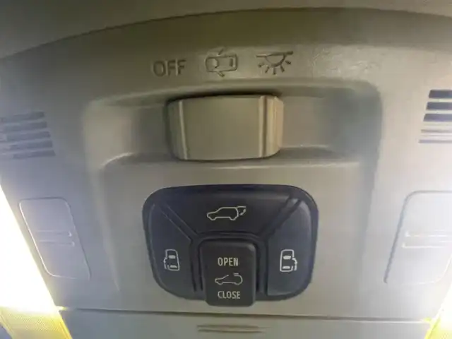 トヨタ アルファード 240S タイプゴールド 神奈川県 2013(平25)年 9.5万km ホワイトパールクリスタルシャイン サンルーフ/社外フリップダウン/横滑り防止装置/電動リアゲート/両側パワースライドドア/社外ナビ（avn-zx02i）/フルセグTV/BT/CD/DVD/FM/AM/キセノンヘッドライト/オートライト/フォグランプ/社外AW付き冬タイヤあり/ドラレコ/ETC