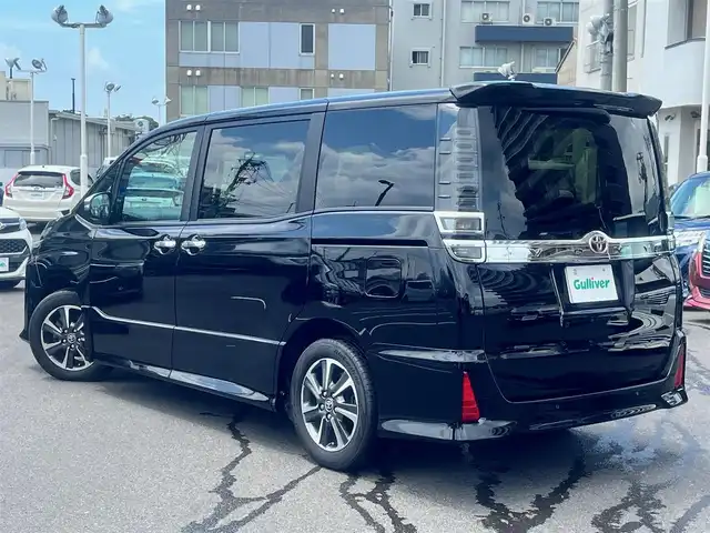 トヨタ ヴォクシー ZS 煌Ⅲ 島根県 2020(令2)年 7.6万km ブラック 純正９インチナビ　/フルセグＴＶ　/ＤＶＤ再生　/Ｂｌｕｅｔｏｏｔｈ　/バックカメラ　/フリップダウンモニター　/ビルトインETC2.0　/クルーズコントロール　/レーンキープアシスト/両側パワースライド　/前後コーナーセンサー/衝突軽減システム/自動ハイビーム/純正LEDライト/純正フォグランプ/純正16インチアルミホイール
