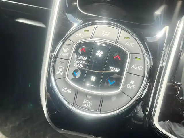 トヨタ ヴォクシー ZS 煌Ⅲ 島根県 2020(令2)年 7.6万km ブラック 純正９インチナビ　/フルセグＴＶ　/ＤＶＤ再生　/Ｂｌｕｅｔｏｏｔｈ　/バックカメラ　/フリップダウンモニター　/ビルトインETC2.0　/クルーズコントロール　/レーンキープアシスト/両側パワースライド　/前後コーナーセンサー/衝突軽減システム/自動ハイビーム/純正LEDライト/純正フォグランプ/純正16インチアルミホイール