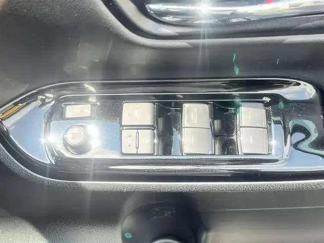 トヨタ ヴォクシー ZS 煌Ⅲ 島根県 2020(令2)年 7.6万km ブラック 純正９インチナビ　/フルセグＴＶ　/ＤＶＤ再生　/Ｂｌｕｅｔｏｏｔｈ　/バックカメラ　/フリップダウンモニター　/ビルトインETC2.0　/クルーズコントロール　/レーンキープアシスト/両側パワースライド　/前後コーナーセンサー/衝突軽減システム/自動ハイビーム/純正LEDライト/純正フォグランプ/純正16インチアルミホイール