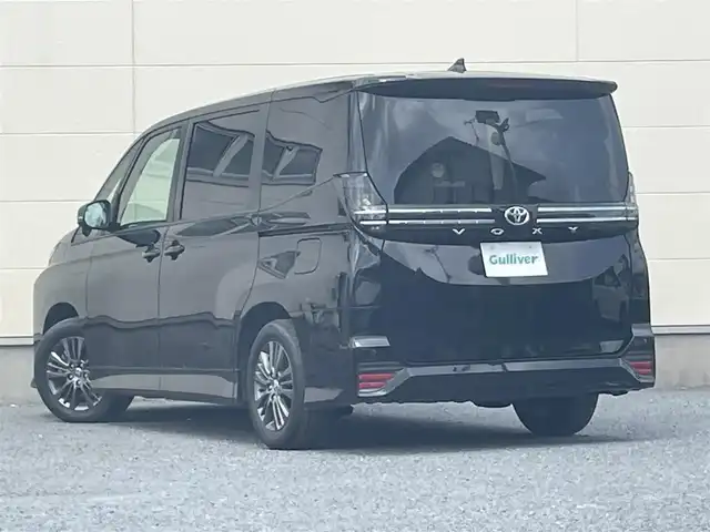 トヨタ ヴォクシー S－G 茨城県 2022(令4)年 2.1万km アティチュードブラックマイカ 純正メモリーナビ/　(TV/BT/CD/DVD)/フルセグ/バックカメラ/コーナーセンサー/両側パワースライドドア/クルーズコントロール/シートヒーター/純正フロアマット/純正アルミホイール/スペアキー１本/キャプテンアームレスト/LEDヘッドライト/快適便利パッケージ/ETC