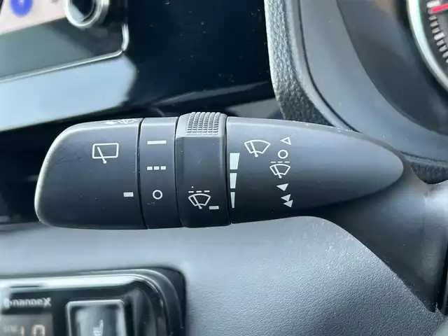 トヨタ ヴォクシー S－G 茨城県 2022(令4)年 2.1万km アティチュードブラックマイカ 純正メモリーナビ/　(TV/BT/CD/DVD)/フルセグ/バックカメラ/コーナーセンサー/両側パワースライドドア/クルーズコントロール/シートヒーター/純正フロアマット/純正アルミホイール/スペアキー１本/キャプテンアームレスト/LEDヘッドライト/快適便利パッケージ/ETC