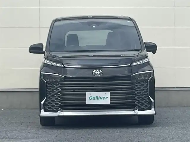 トヨタ ヴォクシー S－G 茨城県 2022(令4)年 2.1万km アティチュードブラックマイカ 純正メモリーナビ/　(TV/BT/CD/DVD)/フルセグ/バックカメラ/コーナーセンサー/両側パワースライドドア/クルーズコントロール/シートヒーター/純正フロアマット/純正アルミホイール/スペアキー１本/キャプテンアームレスト/LEDヘッドライト/快適便利パッケージ/ETC