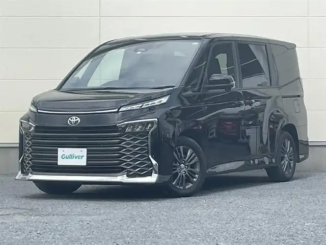 トヨタ ヴォクシー S－G 茨城県 2022(令4)年 2.1万km アティチュードブラックマイカ 純正メモリーナビ/　(TV/BT/CD/DVD)/フルセグ/バックカメラ/コーナーセンサー/両側パワースライドドア/クルーズコントロール/シートヒーター/純正フロアマット/純正アルミホイール/スペアキー１本/キャプテンアームレスト/LEDヘッドライト/快適便利パッケージ/ETC