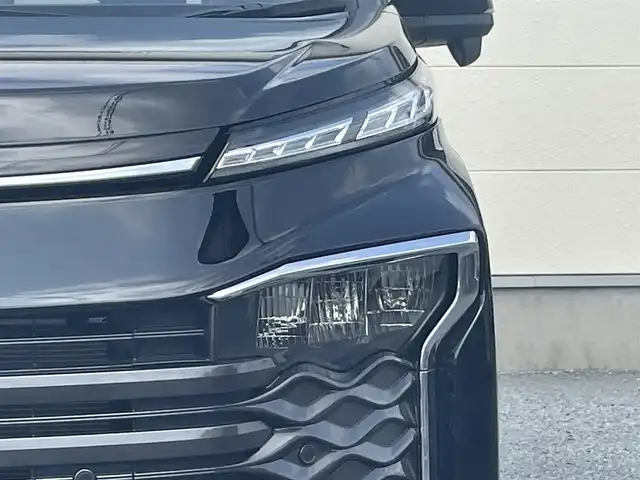 トヨタ ヴォクシー S－G 茨城県 2022(令4)年 2.1万km アティチュードブラックマイカ 純正メモリーナビ/　(TV/BT/CD/DVD)/フルセグ/バックカメラ/コーナーセンサー/両側パワースライドドア/クルーズコントロール/シートヒーター/純正フロアマット/純正アルミホイール/スペアキー１本/キャプテンアームレスト/LEDヘッドライト/快適便利パッケージ/ETC
