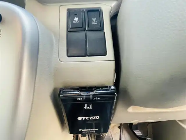 スズキ エブリィ ワゴン PZターボ スペシャル 岡山県 2018(平30)年 10.7万km パール (株)IDOMが運営する【じしゃロン岡山店】の自社ローン専用車両です。こちらは現金またはオートローンご利用時の価格です。 自社ローンご希望の方は別途その旨お申し付け下さい/＊ナビ/＊両側パワスラ/＊ETC/＊ドラレコ/＊プッシュスタート/＊衝突軽減ブレーキ