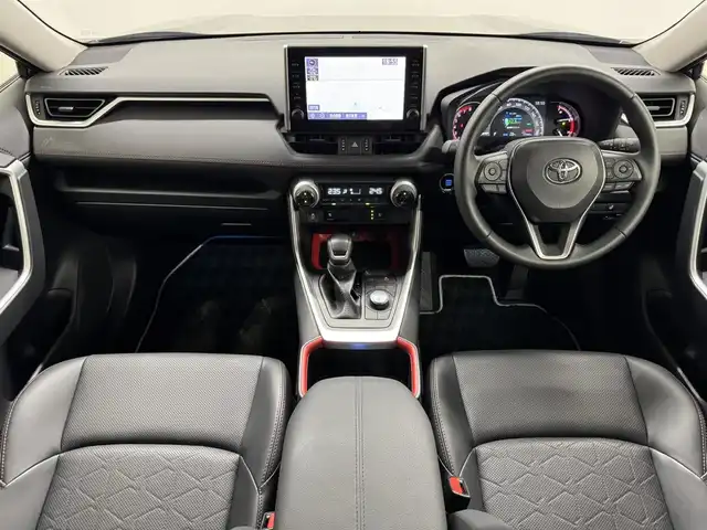トヨタ ＲＡＶ４ アドベンチャー オフロードPKG 三重県 2022(令4)年 1.8万km アティチュードブラックマイカ ガソリン/フルタイム4WD/MTモード付フロアCVT/純正 9インチ ディスプレイオーディオ & ナビ/（FM/AM/Bluetooth/USB/iPod/Miracast/AppleCarPlay/AndroidAuto）/バックガイドモニター/ビルトイン ETC/Toyota Safety Sense/●プリクラッシュセーフティ/●レーントレーシングアシスト/●オートハイビーム/●レーダークルコン/●ロードサインアシスト/・【OP】リヤクロストラフィックオートブレーキ/・【OP】ブラインドスポットモニター/・パーキングサポートブレーキ（前後静止物・後方接近車両*）/・先行車発進告知機能/など/装備/●【OP】デジタルインナーミラー/●合皮シート/●パワーシート（Dメモリー付8way＆ランバーサポート）/●【OP】シートヒーター＆ベンチレーション（D/N）＋ステアリングヒーター/●左右独立オートエアコン/●ステアリングスイッチ/●オートライト/●LEDヘッドランプ&フロントフォグランプ/●プッシュスタート/●スマートキーx1/●純正18inAW/など