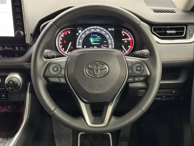 トヨタ ＲＡＶ４ アドベンチャー オフロードPKG 三重県 2022(令4)年 1.8万km アティチュードブラックマイカ ガソリン/フルタイム4WD/MTモード付フロアCVT/純正 9インチ ディスプレイオーディオ & ナビ/（FM/AM/Bluetooth/USB/iPod/Miracast/AppleCarPlay/AndroidAuto）/バックガイドモニター/ビルトイン ETC/Toyota Safety Sense/●プリクラッシュセーフティ/●レーントレーシングアシスト/●オートハイビーム/●レーダークルコン/●ロードサインアシスト/・【OP】リヤクロストラフィックオートブレーキ/・【OP】ブラインドスポットモニター/・パーキングサポートブレーキ（前後静止物・後方接近車両*）/・先行車発進告知機能/など/装備/●【OP】デジタルインナーミラー/●合皮シート/●パワーシート（Dメモリー付8way＆ランバーサポート）/●【OP】シートヒーター＆ベンチレーション（D/N）＋ステアリングヒーター/●左右独立オートエアコン/●ステアリングスイッチ/●オートライト/●LEDヘッドランプ&フロントフォグランプ/●プッシュスタート/●スマートキーx1/●純正18inAW/など