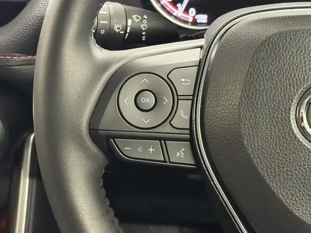 トヨタ ＲＡＶ４ アドベンチャー オフロードPKG 三重県 2022(令4)年 1.8万km アティチュードブラックマイカ ガソリン/フルタイム4WD/MTモード付フロアCVT/純正 9インチ ディスプレイオーディオ & ナビ/（FM/AM/Bluetooth/USB/iPod/Miracast/AppleCarPlay/AndroidAuto）/バックガイドモニター/ビルトイン ETC/Toyota Safety Sense/●プリクラッシュセーフティ/●レーントレーシングアシスト/●オートハイビーム/●レーダークルコン/●ロードサインアシスト/・【OP】リヤクロストラフィックオートブレーキ/・【OP】ブラインドスポットモニター/・パーキングサポートブレーキ（前後静止物・後方接近車両*）/・先行車発進告知機能/など/装備/●【OP】デジタルインナーミラー/●合皮シート/●パワーシート（Dメモリー付8way＆ランバーサポート）/●【OP】シートヒーター＆ベンチレーション（D/N）＋ステアリングヒーター/●左右独立オートエアコン/●ステアリングスイッチ/●オートライト/●LEDヘッドランプ&フロントフォグランプ/●プッシュスタート/●スマートキーx1/●純正18inAW/など