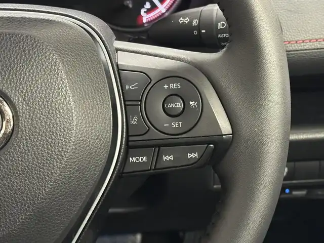 トヨタ ＲＡＶ４ アドベンチャー オフロードPKG 三重県 2022(令4)年 1.8万km アティチュードブラックマイカ ガソリン/フルタイム4WD/MTモード付フロアCVT/純正 9インチ ディスプレイオーディオ & ナビ/（FM/AM/Bluetooth/USB/iPod/Miracast/AppleCarPlay/AndroidAuto）/バックガイドモニター/ビルトイン ETC/Toyota Safety Sense/●プリクラッシュセーフティ/●レーントレーシングアシスト/●オートハイビーム/●レーダークルコン/●ロードサインアシスト/・【OP】リヤクロストラフィックオートブレーキ/・【OP】ブラインドスポットモニター/・パーキングサポートブレーキ（前後静止物・後方接近車両*）/・先行車発進告知機能/など/装備/●【OP】デジタルインナーミラー/●合皮シート/●パワーシート（Dメモリー付8way＆ランバーサポート）/●【OP】シートヒーター＆ベンチレーション（D/N）＋ステアリングヒーター/●左右独立オートエアコン/●ステアリングスイッチ/●オートライト/●LEDヘッドランプ&フロントフォグランプ/●プッシュスタート/●スマートキーx1/●純正18inAW/など