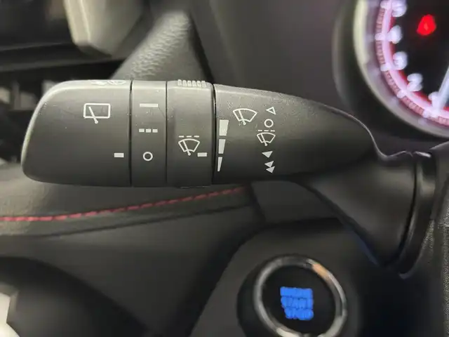 トヨタ ＲＡＶ４ アドベンチャー オフロードPKG 三重県 2022(令4)年 1.8万km アティチュードブラックマイカ ガソリン/フルタイム4WD/MTモード付フロアCVT/純正 9インチ ディスプレイオーディオ & ナビ/（FM/AM/Bluetooth/USB/iPod/Miracast/AppleCarPlay/AndroidAuto）/バックガイドモニター/ビルトイン ETC/Toyota Safety Sense/●プリクラッシュセーフティ/●レーントレーシングアシスト/●オートハイビーム/●レーダークルコン/●ロードサインアシスト/・【OP】リヤクロストラフィックオートブレーキ/・【OP】ブラインドスポットモニター/・パーキングサポートブレーキ（前後静止物・後方接近車両*）/・先行車発進告知機能/など/装備/●【OP】デジタルインナーミラー/●合皮シート/●パワーシート（Dメモリー付8way＆ランバーサポート）/●【OP】シートヒーター＆ベンチレーション（D/N）＋ステアリングヒーター/●左右独立オートエアコン/●ステアリングスイッチ/●オートライト/●LEDヘッドランプ&フロントフォグランプ/●プッシュスタート/●スマートキーx1/●純正18inAW/など